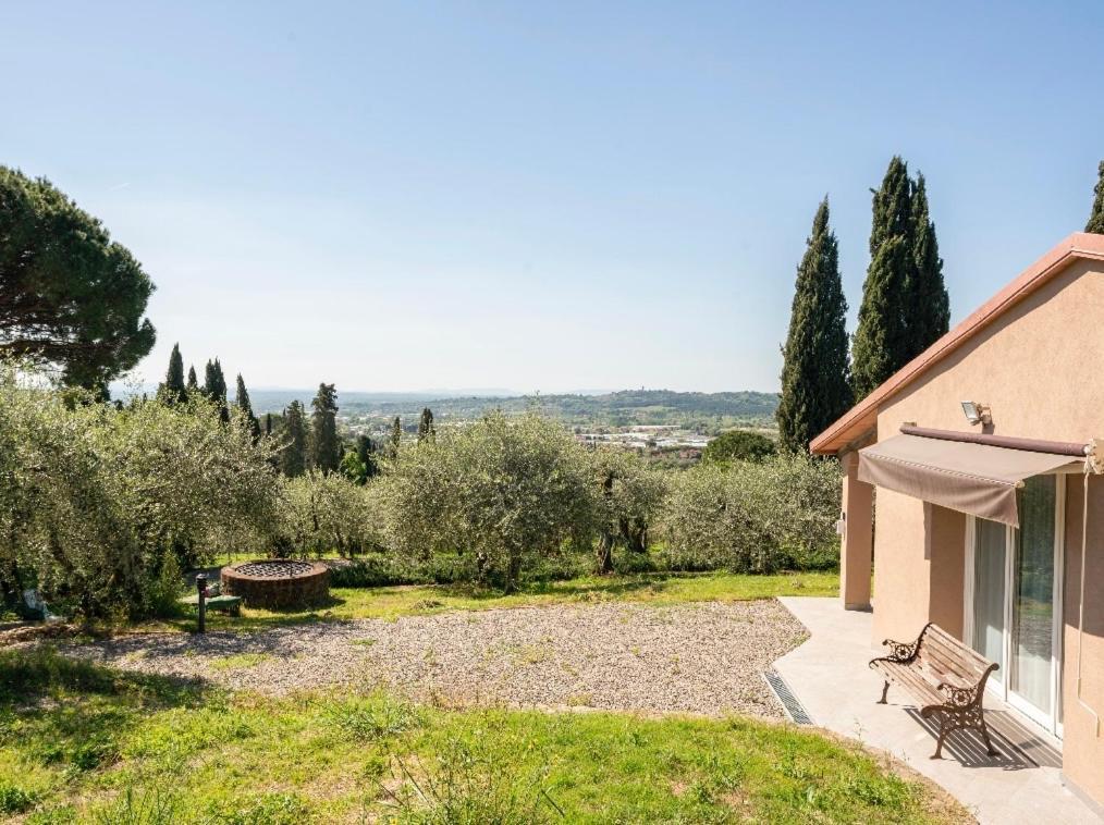 Cozy Tuscany Apartment With View Pescia Exterior photo
