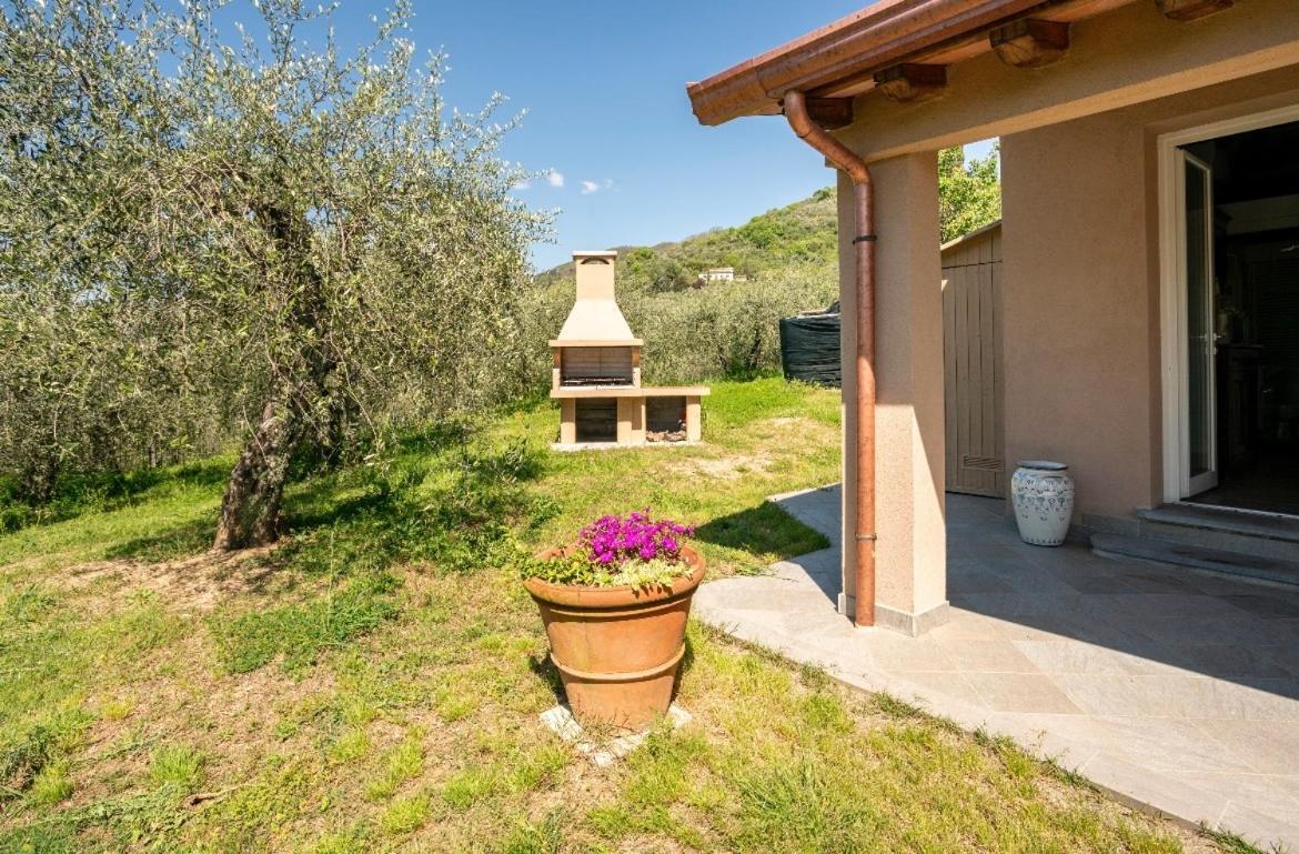 Cozy Tuscany Apartment With View Pescia Exterior photo